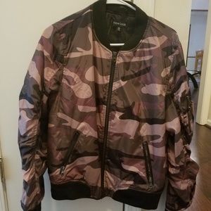 Camo bomber jacket 🚭